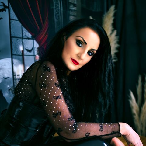 Lady Luciana Di Domizio
