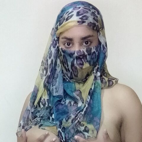 Hot muslim mom